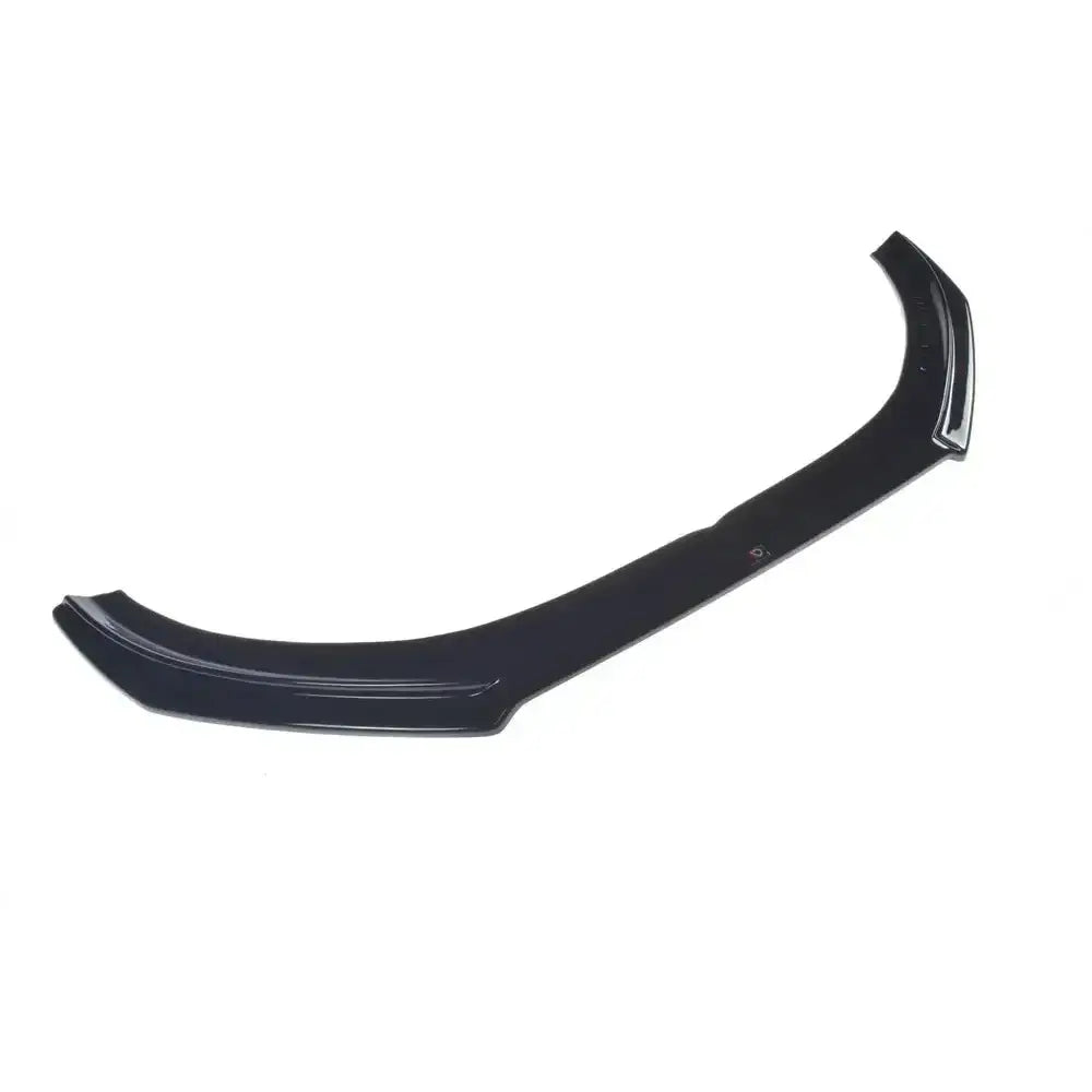 Front splitter til Volvo V40 R-Design i sort plast, skrå oversiktsvinkel med synlige linjer og forhøyninger.