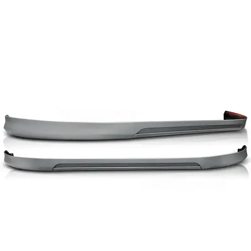 Frontspoiler Vw Golf 6 VOTEX Style, grå plastpaneler med buet form og svarte detaljer, sidevisning.