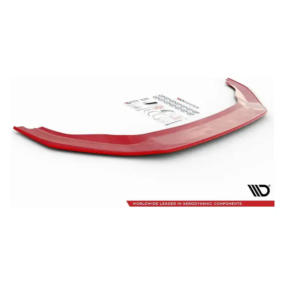 Frontspoiler til Vw Golf 7 GTI TCR i rød plast, sett fra skrå vinkel med tilbehør i bakgrunnen.