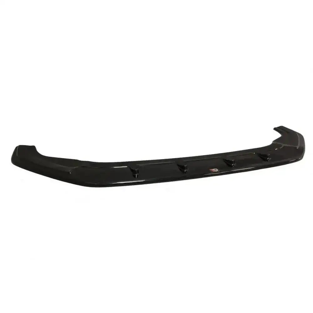 Frontspoiler til VW Golf VII GTI Facelift V.1 med aerodynamiske finner, sett skrått ovenfra.