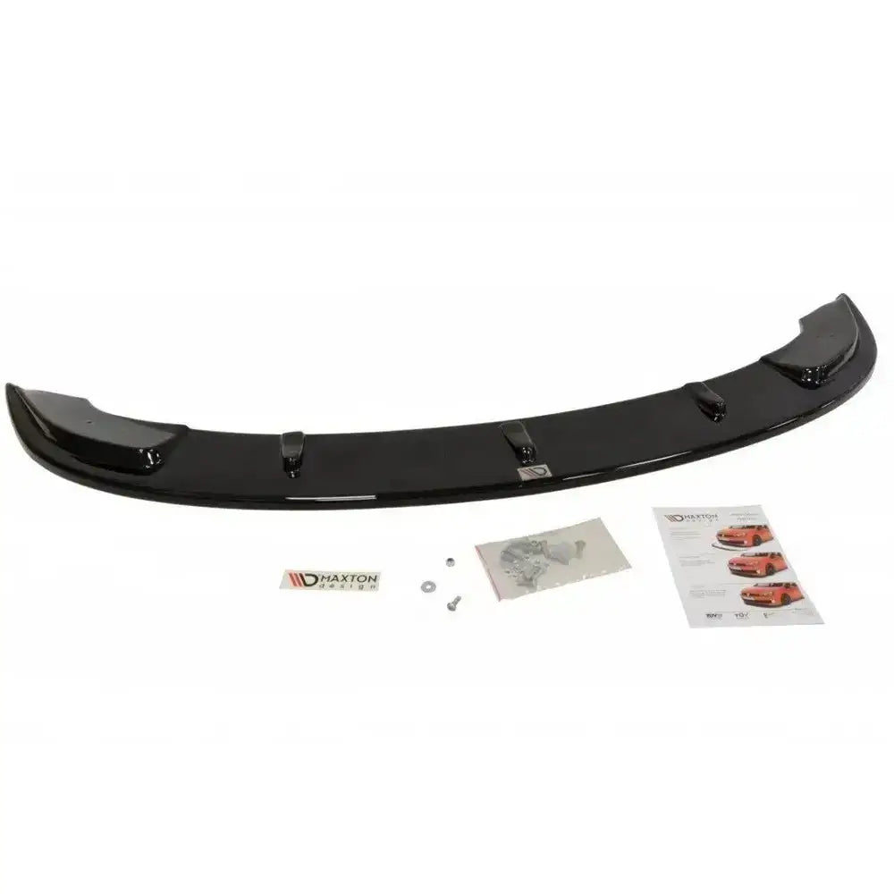 Front lip til VW Passat B5 i sort glanset plast med monteringsutstyr og instruksjonsark, sett ovenfra.