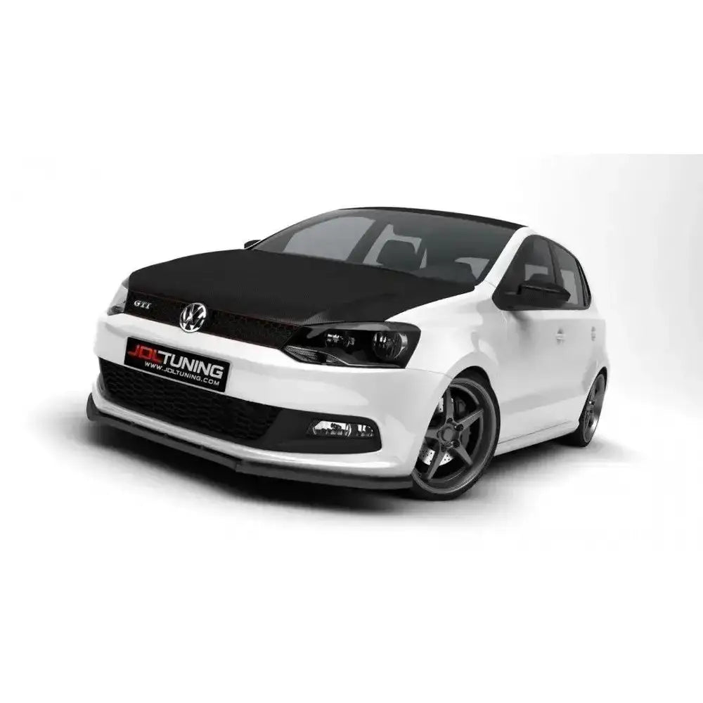 Frontleppe på VW Polo Mk5 GTI med sort panser, sorte detaljer og spesialfelger, sett skrått forfra.