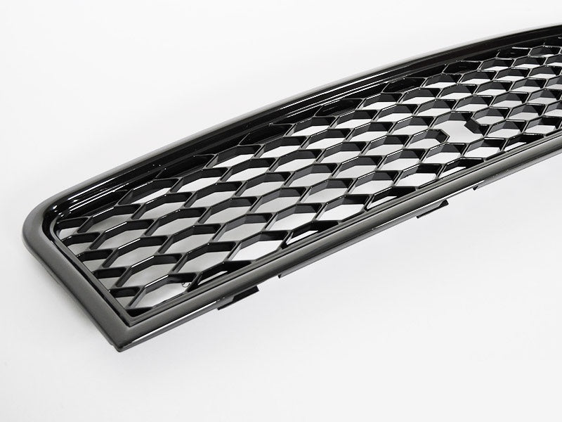 Glossy svart frontgrill for Audi A4 B6 Sport montert på bil