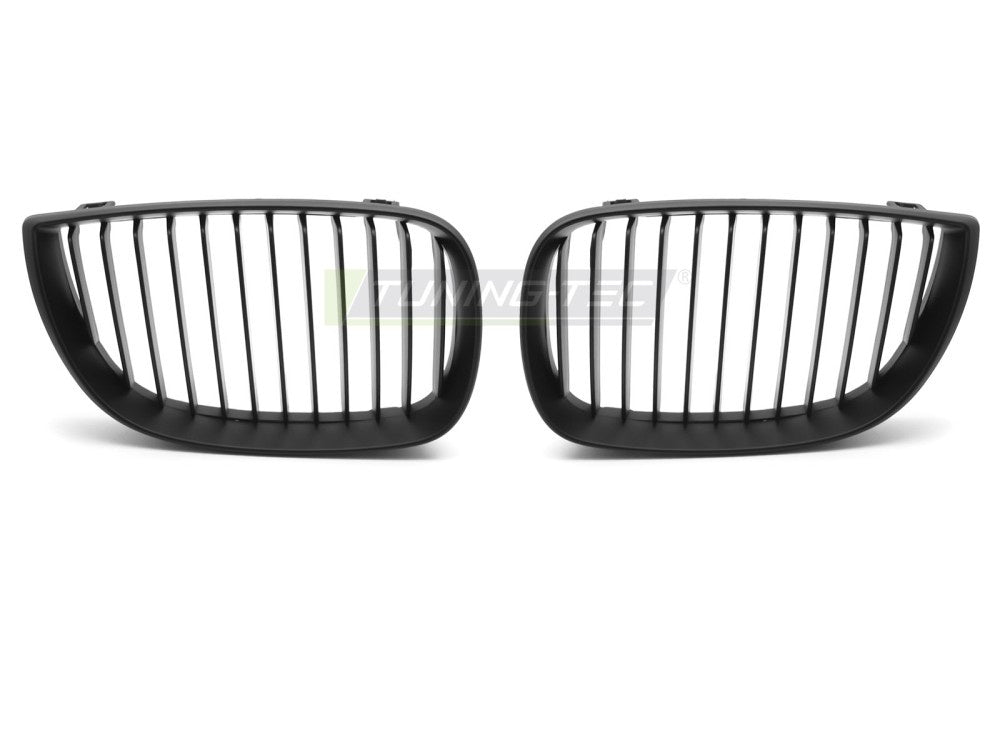 BMW 1-serie E87 med mattsvart grill sett forfra
