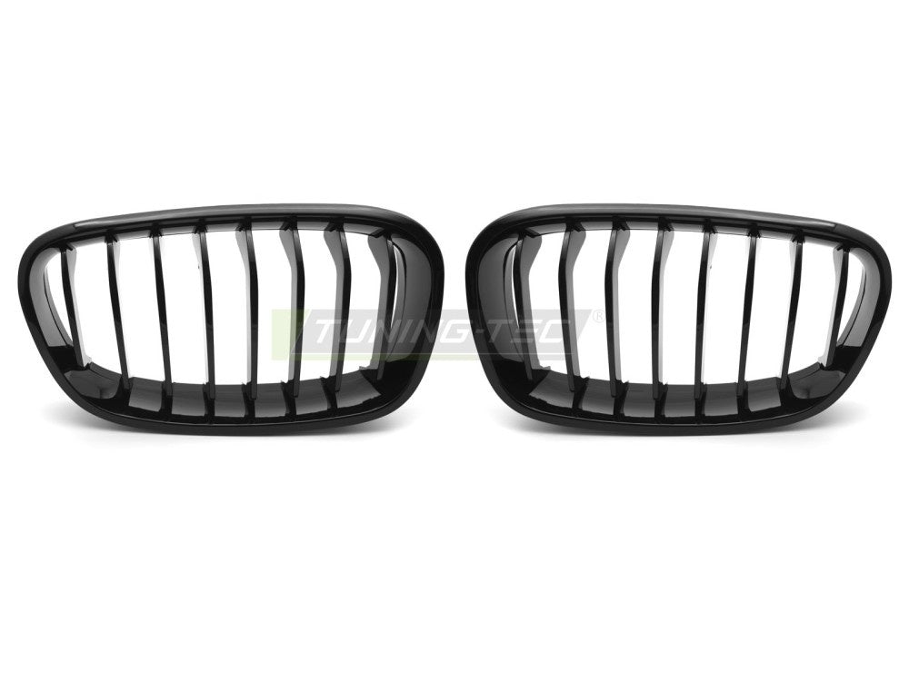 BMW 1-serie F20 med blank svart nyretype grill sett forfra