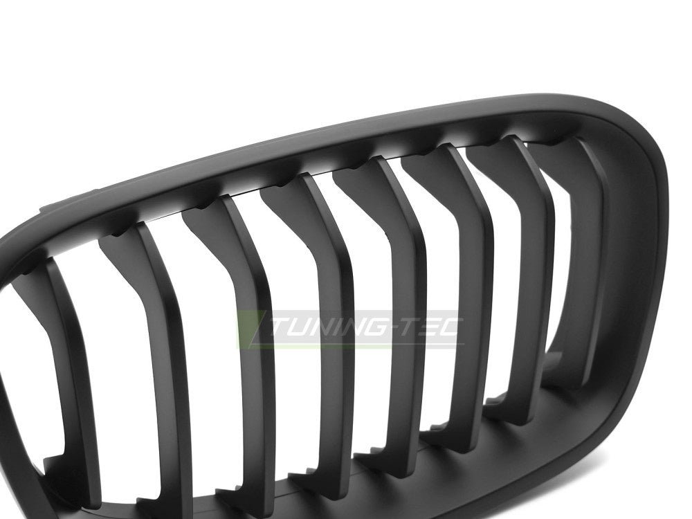 Matt sort grill GRBMG2 til BMW F20/F21 – detaljbilde av finish