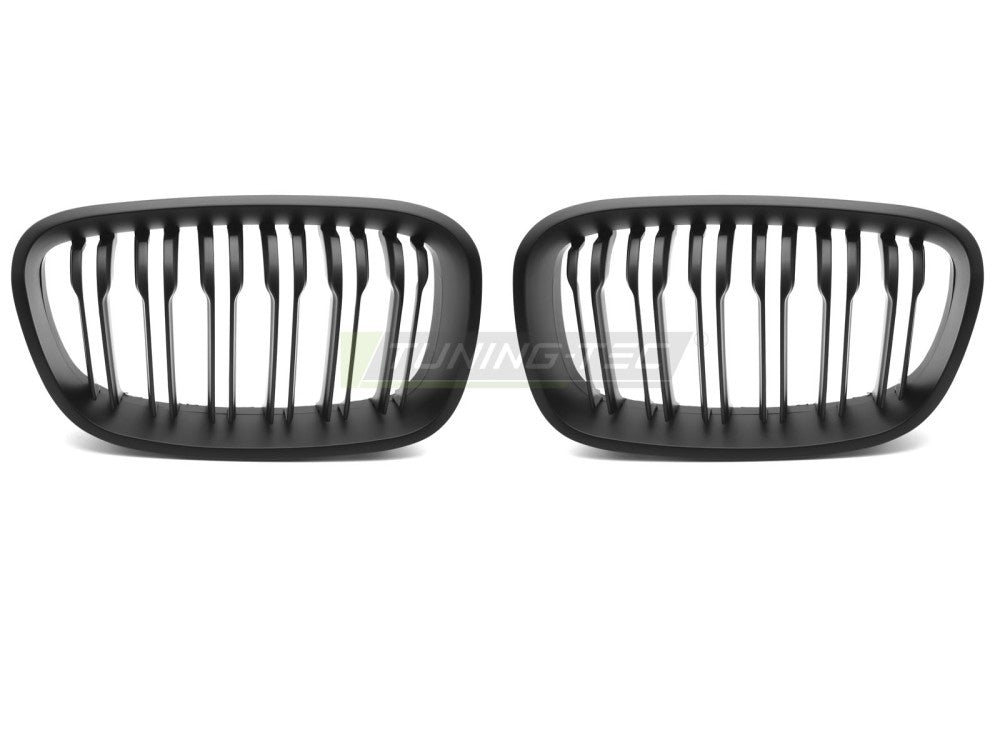 BMW 1-serie F20/F21 sportsgrill i matt svart – nærbilde av dobbel stang-design