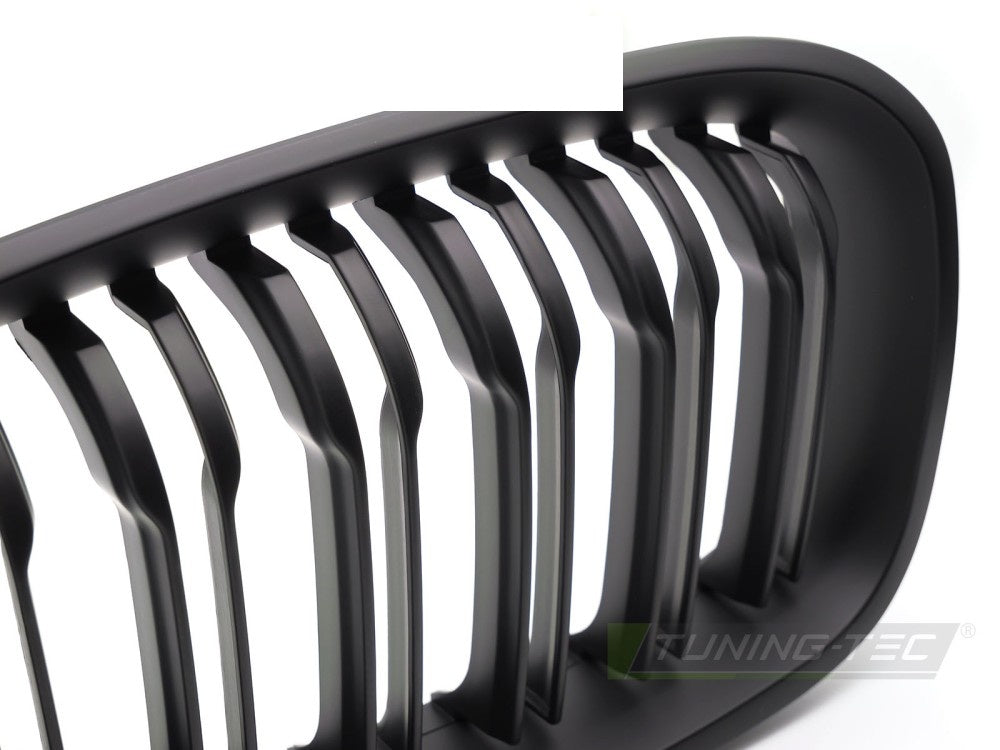 Frontgrill matt svart BMW F20 F21 2011–2014 sett fra siden