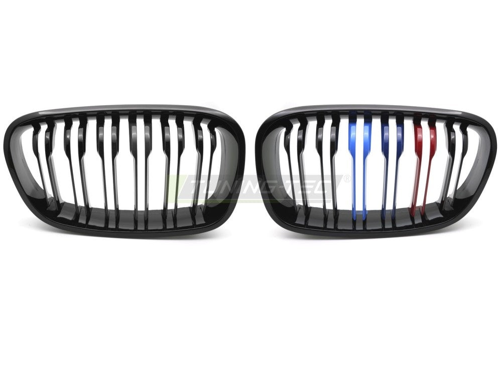 BMW 1-serie F20 med svart dobbeltlist sportsgrill sett forfra
