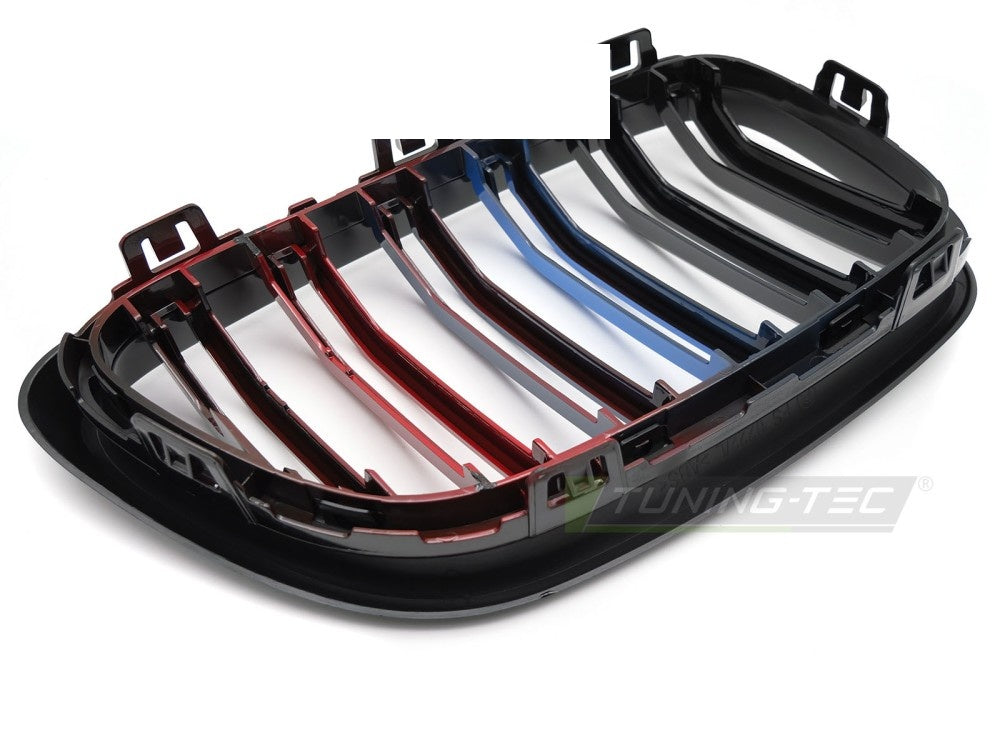 Grill BMW 2-serie F22/F23 2013-2021 Svart Tri-Colour Dobbeltribbe Sport sett fra siden