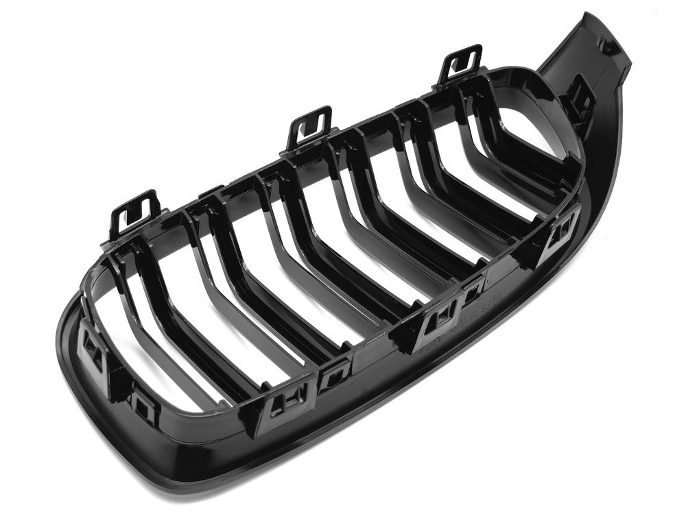 Helsvart nyregrill med dobbel listedesign for BMW 2-serie F32 F33 F36 bakside og festepunkter
