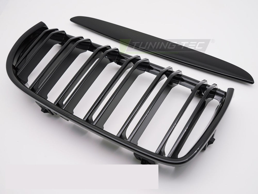 Nærbilde av blank svart sportsgrill for BMW 3-serie E90 E91