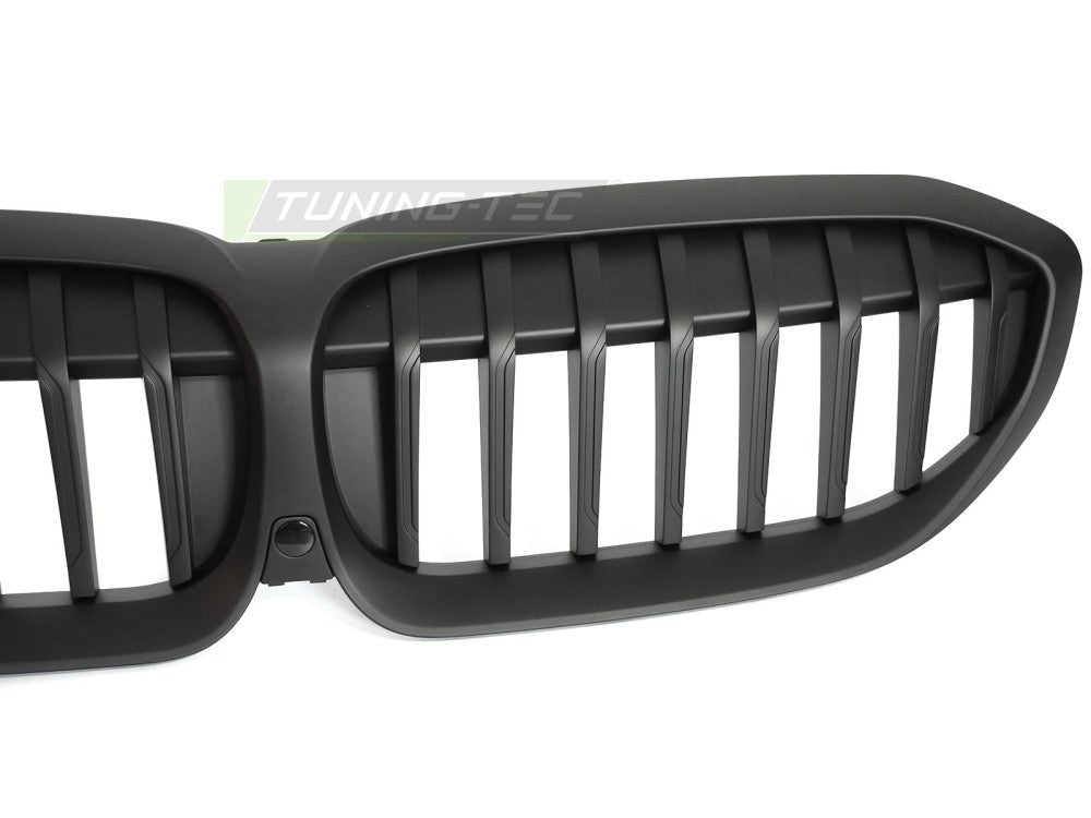 BMW 3-serie G21 med matt svart frontgrill – sidevinkel