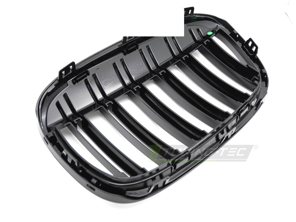 Grill GRBMU3 til BMW X1 F48 svart blank double bar design sett bakfra