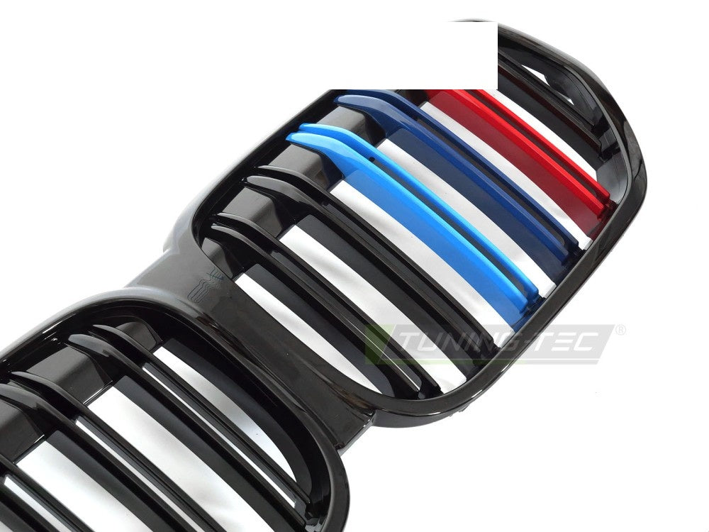 Komplett grillsett til BMW X1 F48 LCI med tri-color detaljer og glossy svart overflate