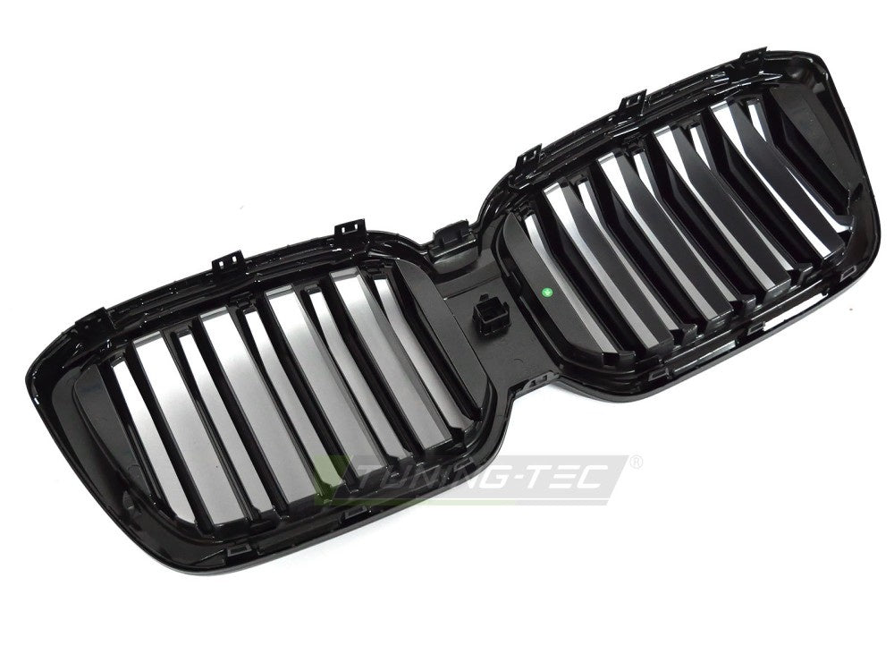Komplett sett grill BMW X3 G01 helsvart uten krom sett fra siden
