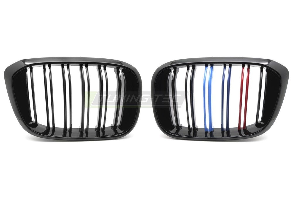 BMW X4 G02 dobbel bar sport nyregrill i svart finish med M-fargestriper nærbilde