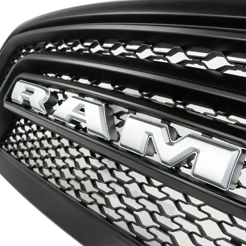 Grill med Ram-emblem i Sølvfarge for Ram Rebel Ofd - Dodge Ram 1500 Ds 14-19