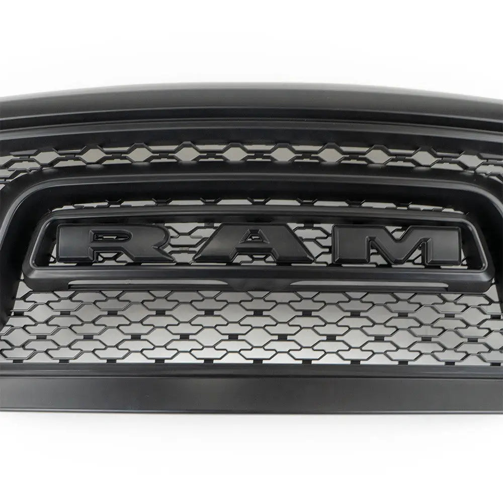 Grill med Ram-emblem i Svart Farge for Ram Rebel Ofd - Dodge Ram 1500 Ds 14-19