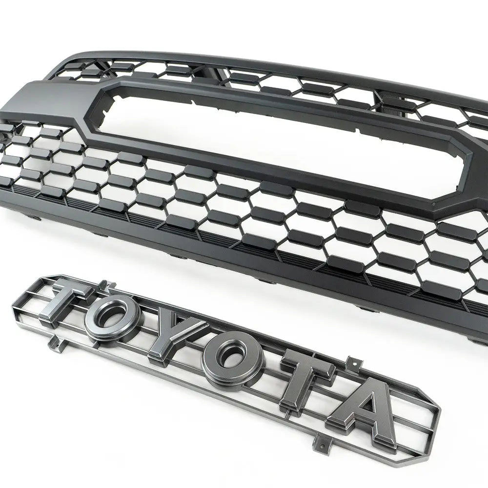 Grill med Toyota Emblem i Sølvfarge Ofd - Toyota Hilux Revo 18-20