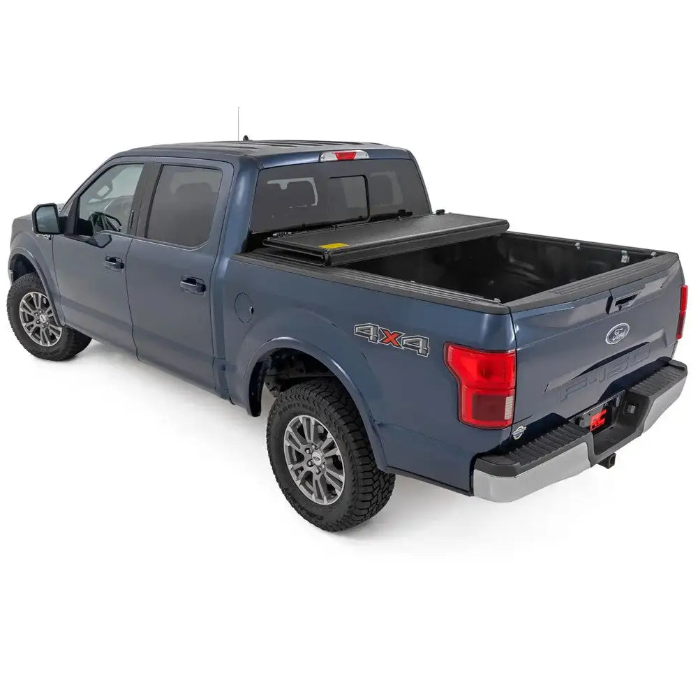 Hardt Deksel Paki Tri-fold Lavprofil Rough Country 5’7’’ - Dodge Ram 1500 Ds 11-18