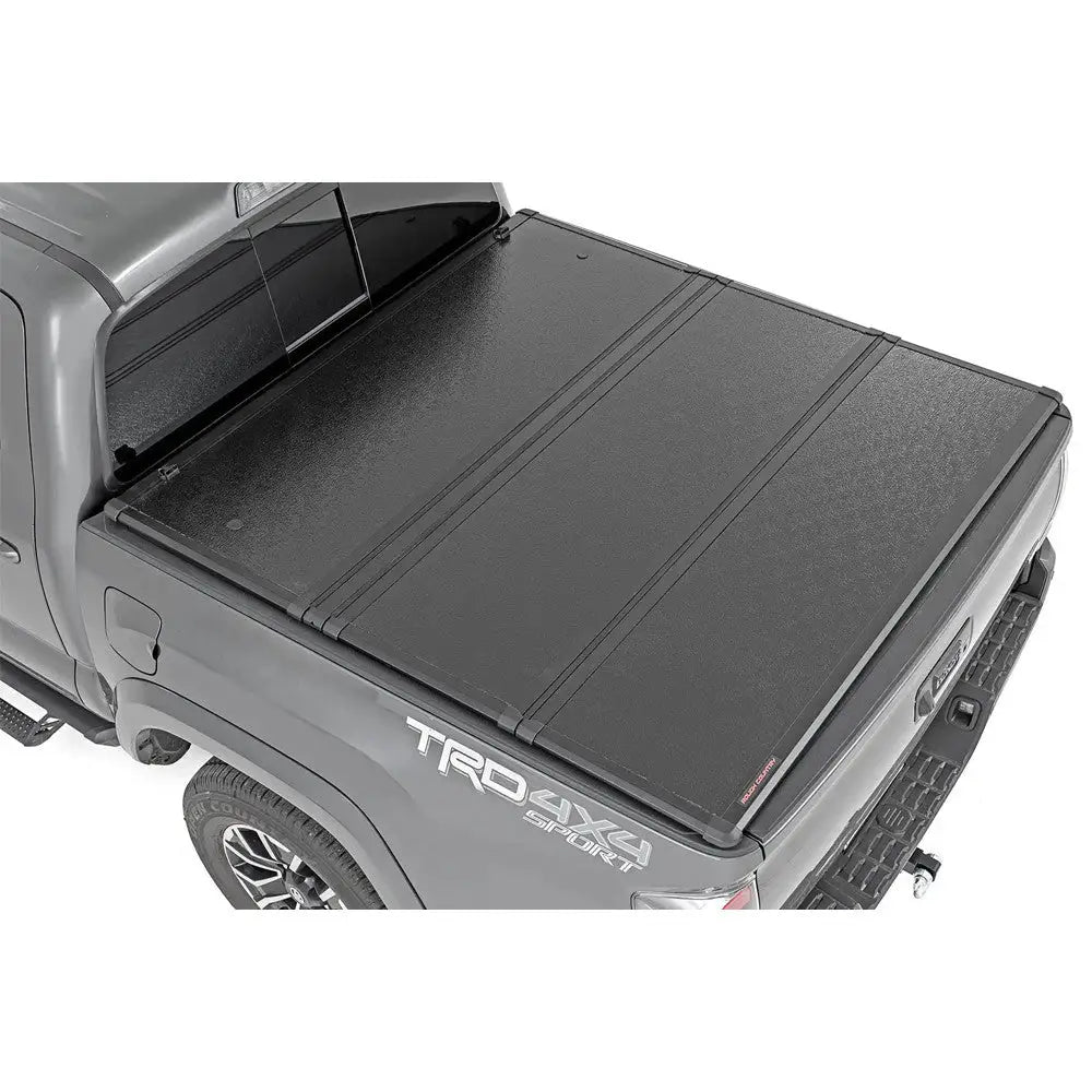 Hardt Deksel Paki Tri-fold Rough Country 5’ - Toyota Tacoma 16-23 - 2