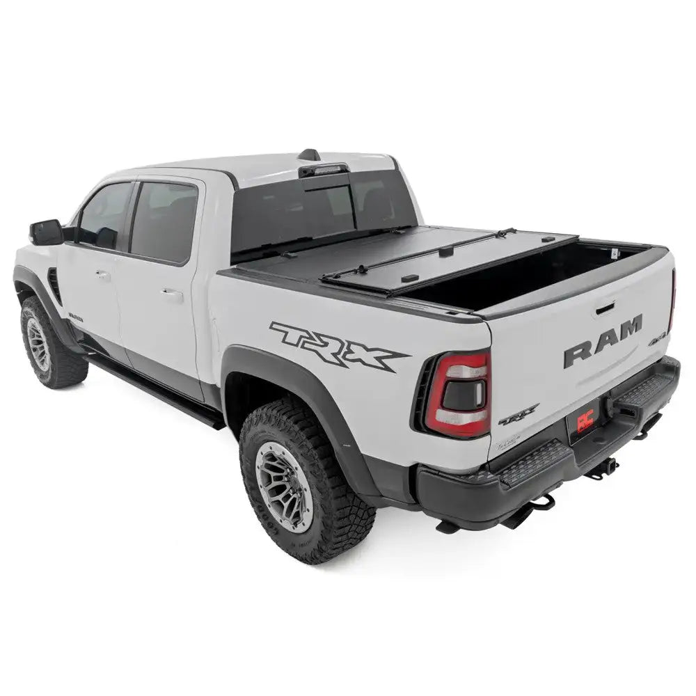 Hardt Deksel Pakken Tri-fold Flip Up Rough Country 5’7’ - Ram 1500 Dt 19-. - 32