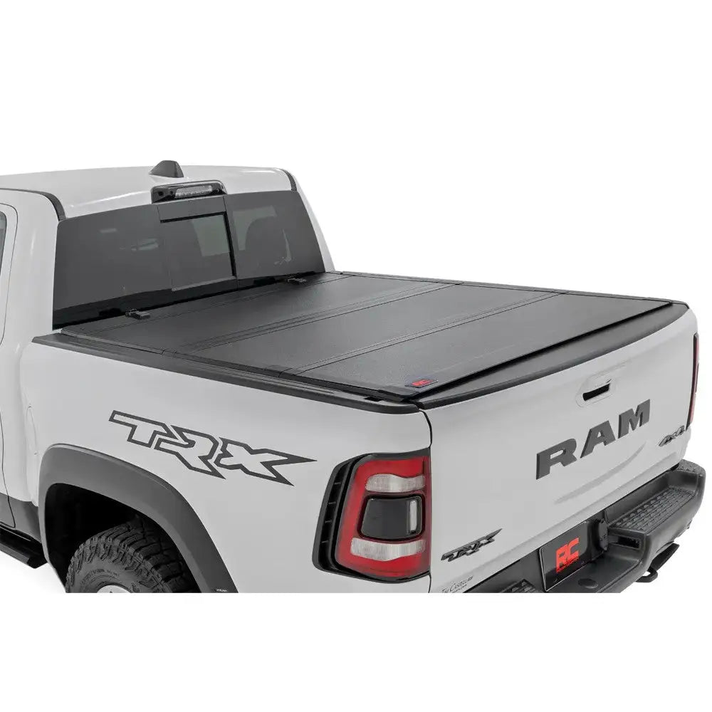 Hardt Deksel Pakken Tri-fold Flip Up Rough Country 5’7’ - Ram 1500 Dt 19-. - 2