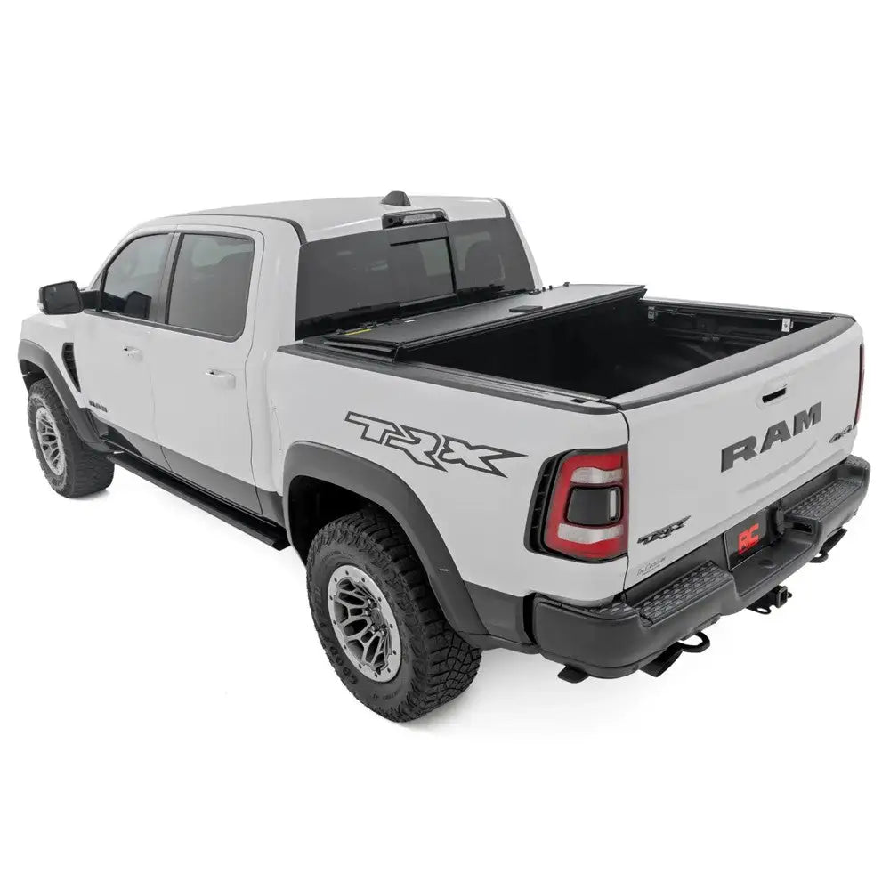 Hardt Deksel Pakken Tri-fold Flip Up Rough Country 5’7’ - Ram 1500 Dt 19-. - 33