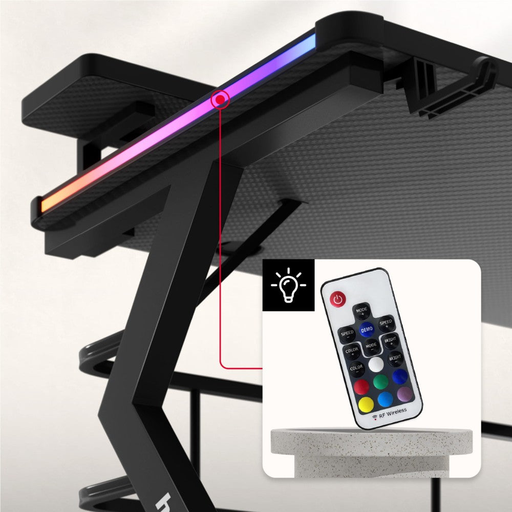 Gamingbord Huzaro Hero 5.0 RGB – headset-holder og cup holder i bruk