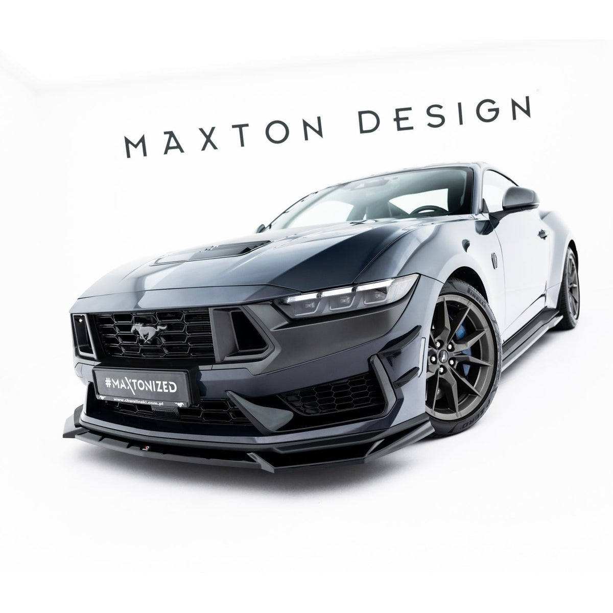 Frontsplitter i blank sort ABS til Ford Mustang Dark Horse Mk7 sett forfra