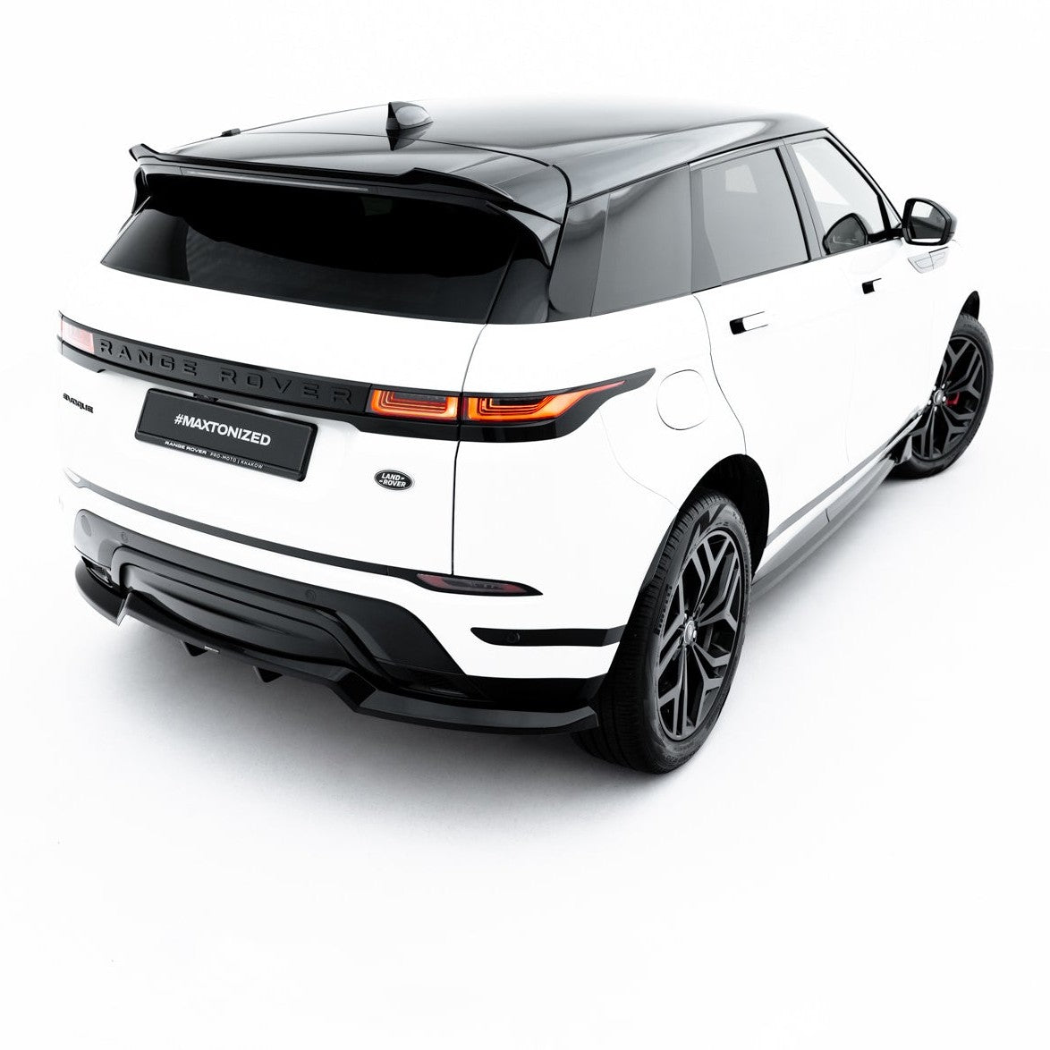 Spoiler Cap i Gloss Black ABS til Range Rover Evoque Dynamic Mk2 montert på bakluke