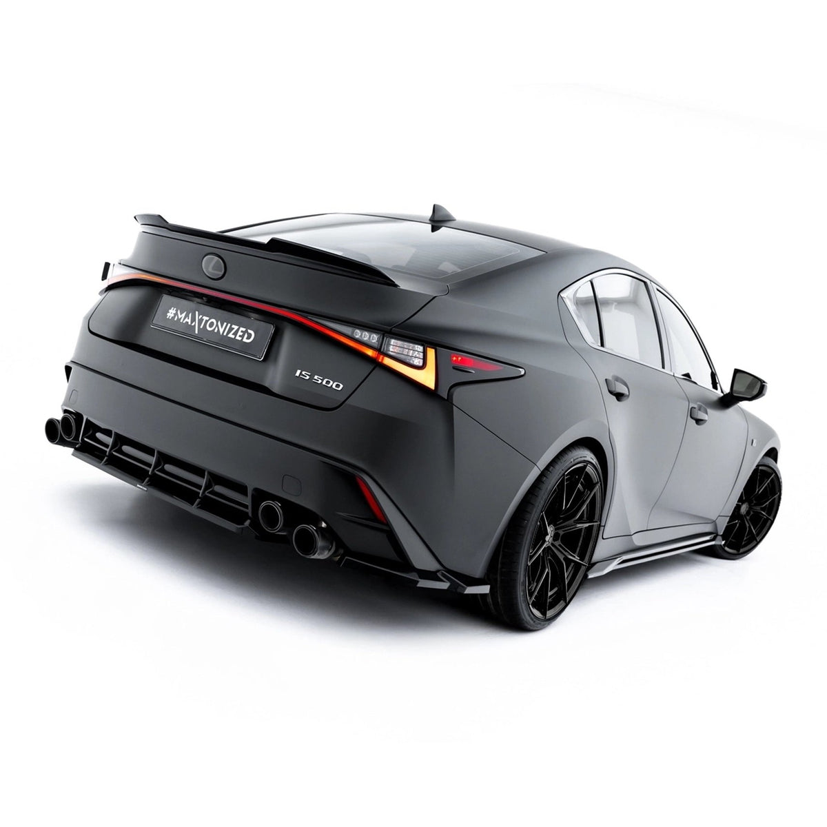 Hekksplitter i blank sort ABS til Lexus IS 500 XE30 montert på bakparti
