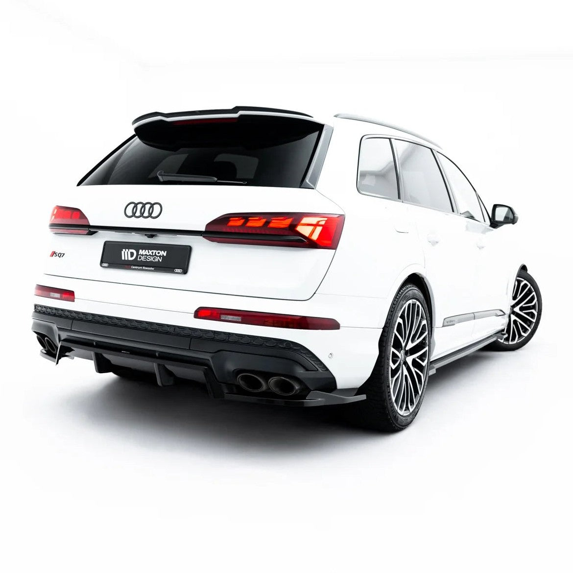 Baksplitter med vertikale ribber til Audi SQ7 Mk2 Facelift 2 i blank sort ABS