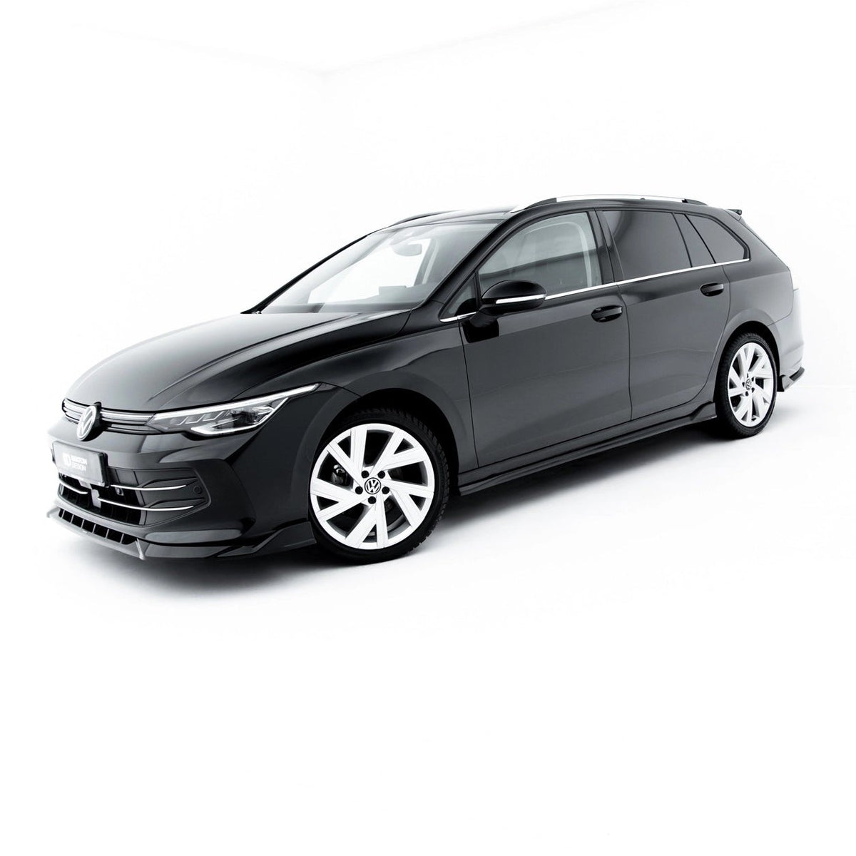 Splittersett i blank sort ABS til Volkswagen Golf Variant Mk8 Facelift montert på bil