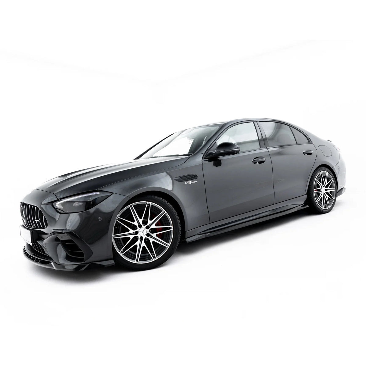 Splittersett i blank sort ABS til Mercedes-AMG C63 W206 sett forfra