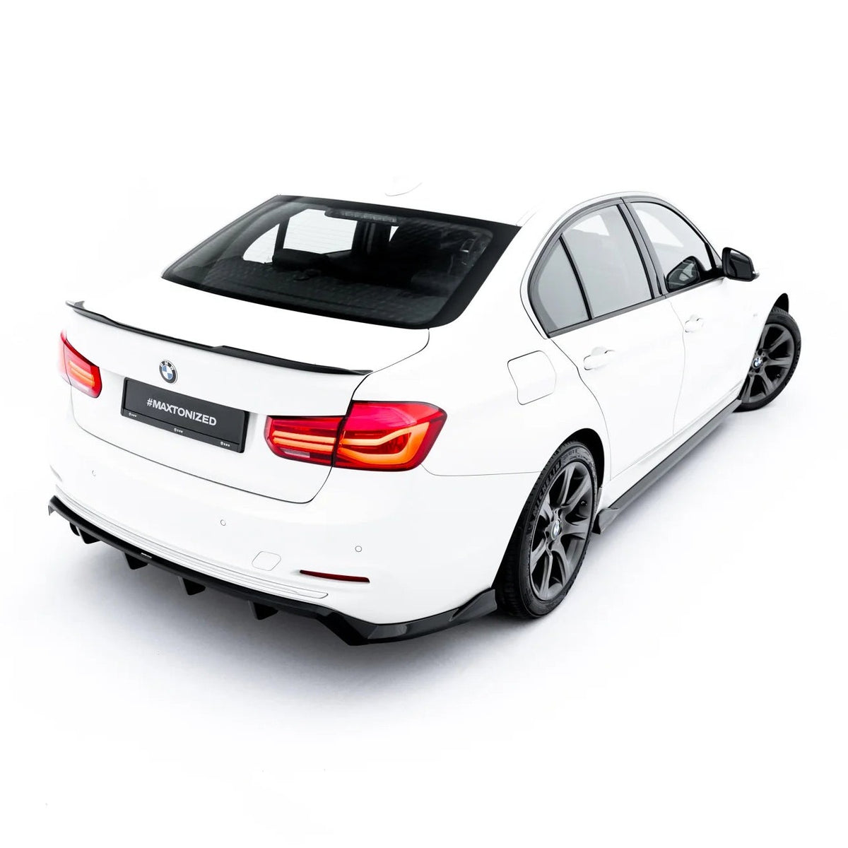 Hekkspoiler i Gloss Black til BMW 3-serie Sportline Sedan F30 sett bakfra