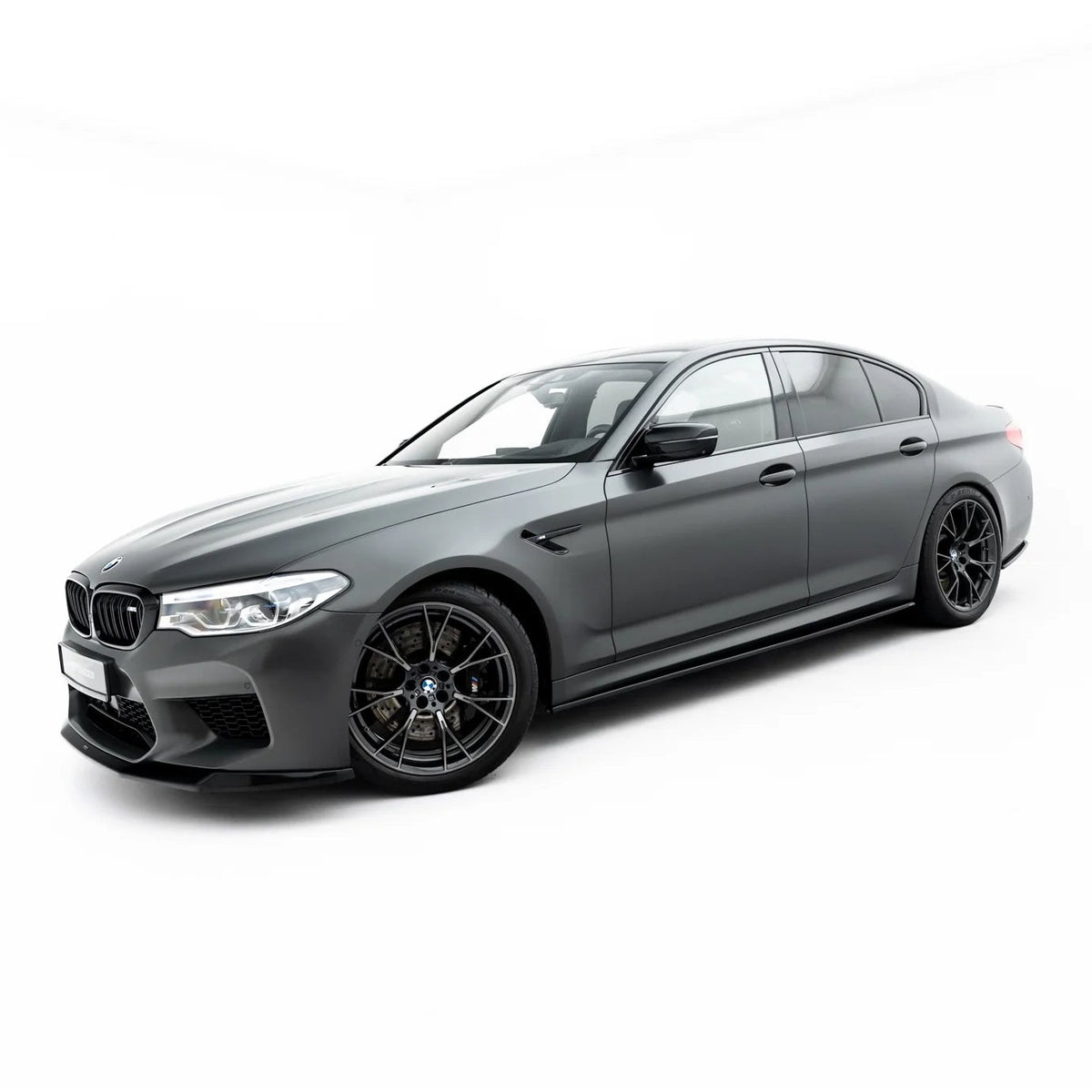 Splittersett i blank sort ABS til BMW M5 F90 sett forfra