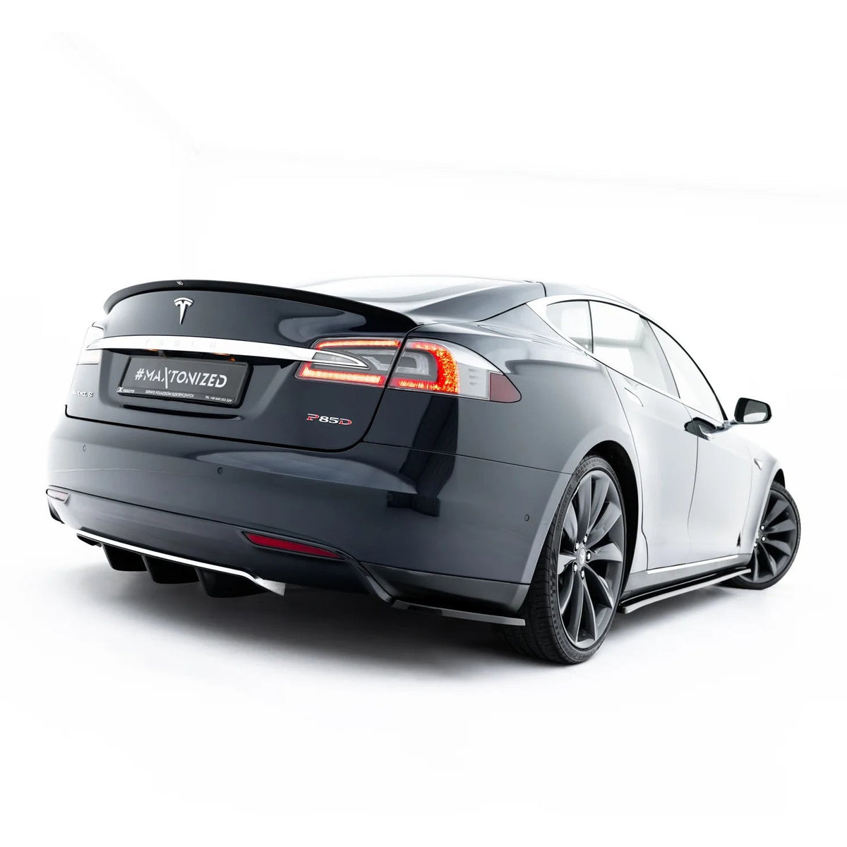 Diffuser til Tesla Model S Mk1 i ABS med Gloss Black-finish montert på bakre støtfanger