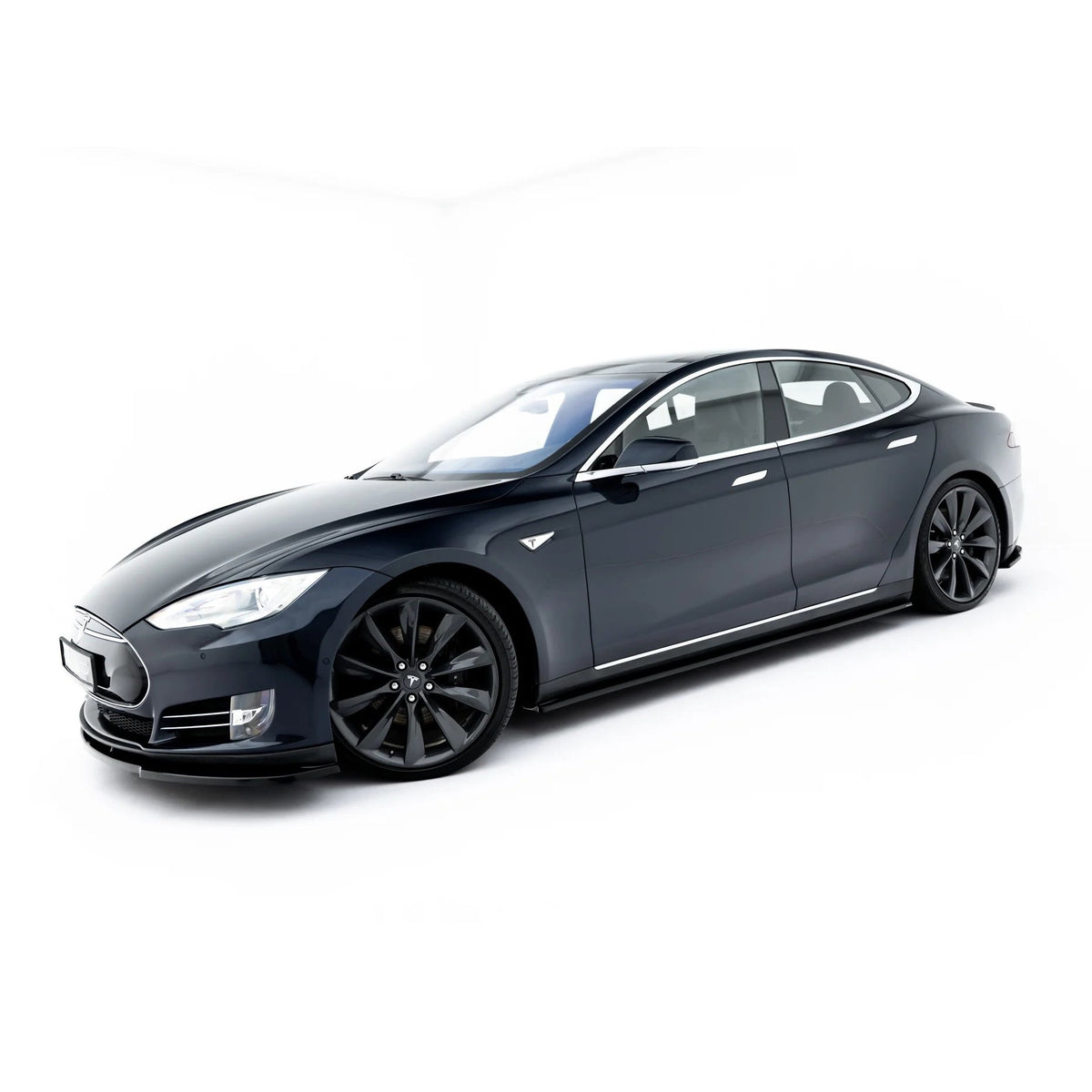 Splittersett V.2 i blank sort ABS til Tesla Model S Mk1 sett forfra