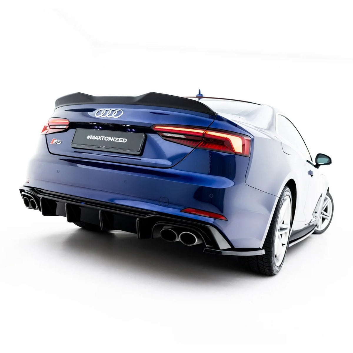 Diffuser til Audi S5 Coupe F5 i blank sort ABS-plast sett bakfra