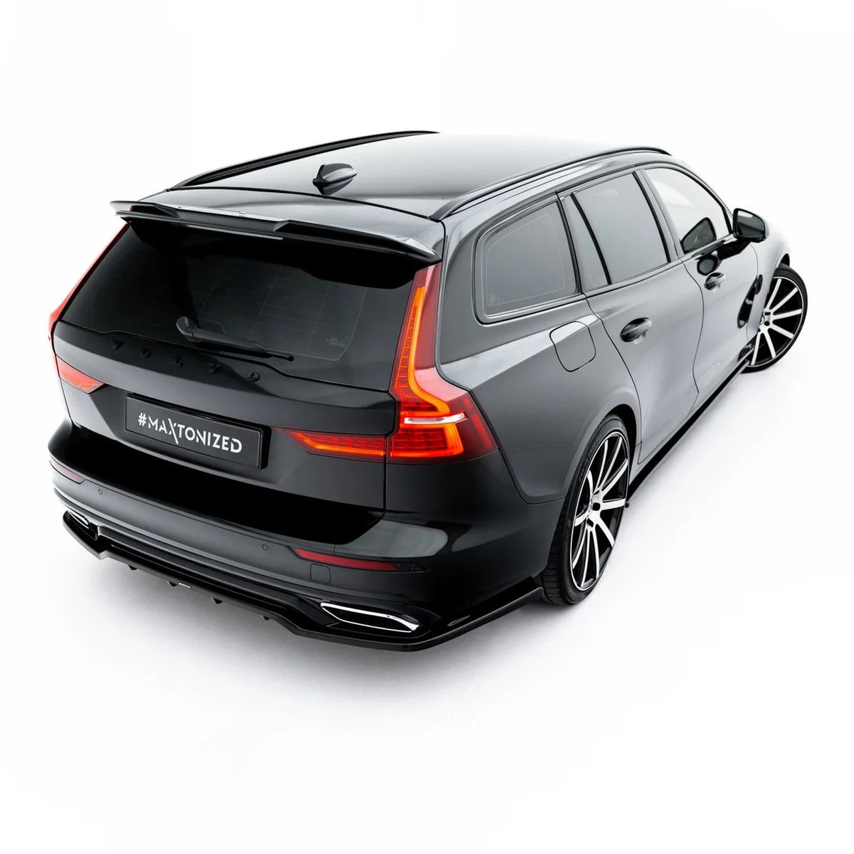 Spoiler Cap 3D i blank sort ABS-plast montert på Volvo V60 R-Design Mk3