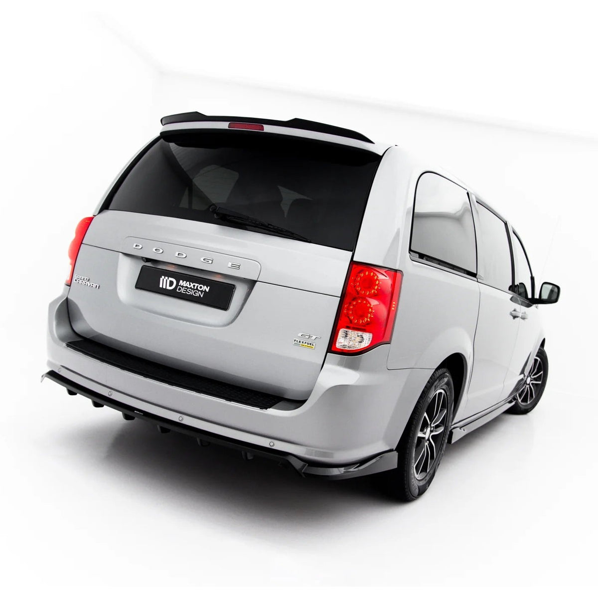 Diffuser til Dodge Grand Caravan Mk5 Facelift montert på bakfangeren
