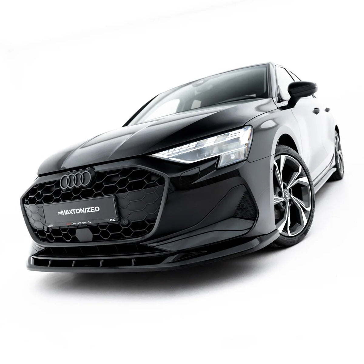 Frontsplitter til Audi A3 Sedan 8Y Facelift i blank Gloss Black ABS-plast