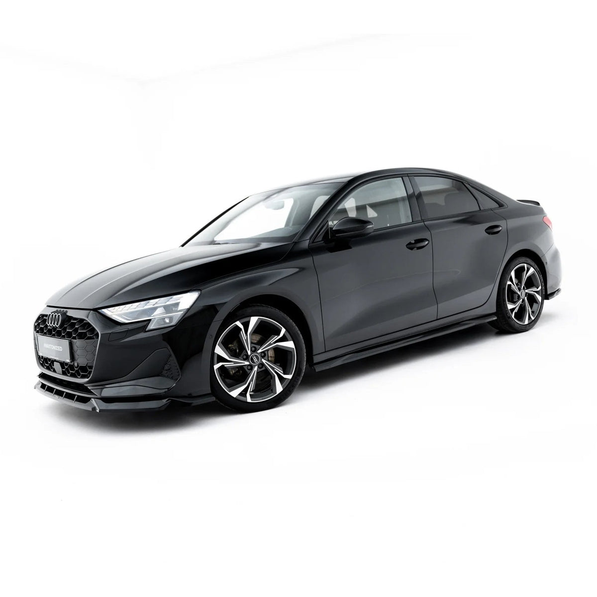 Splittersett i blank sort ABS til Audi A3 Sedan 8Y Facelift montert på bil