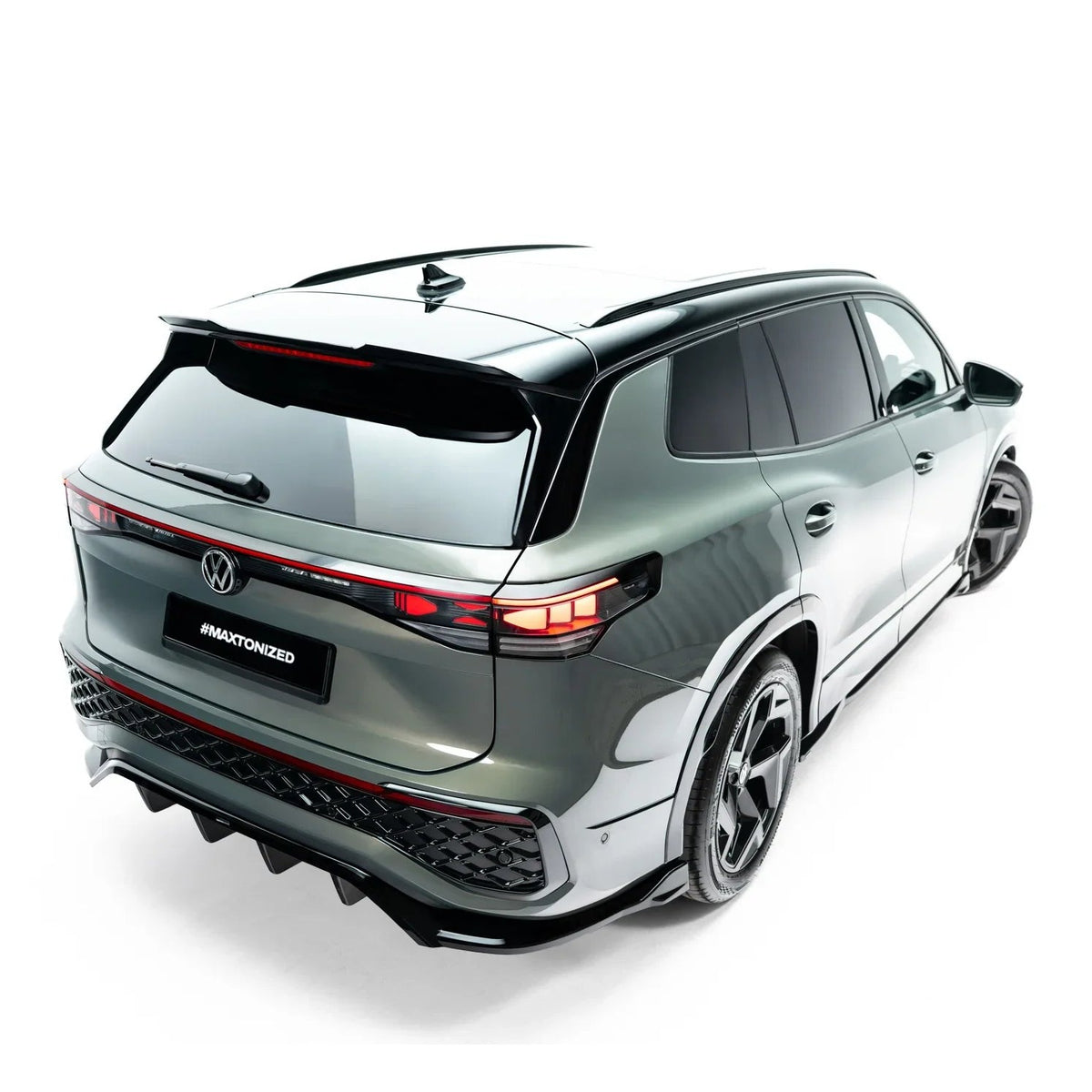 Spoiler Cap i blank sort til Volkswagen Tayron Mk1 R-Line montert på bakluken