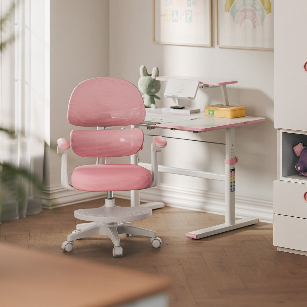 Mark Adler Junior 4.4 rosa barnestol – sidevisning med justerbare armlener
