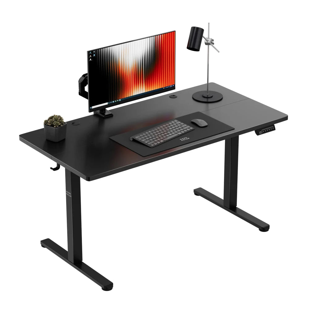 Mark Adler Leader 7.3 elektrisk hev-senk skrivebord svart 140 cm, sett forfra