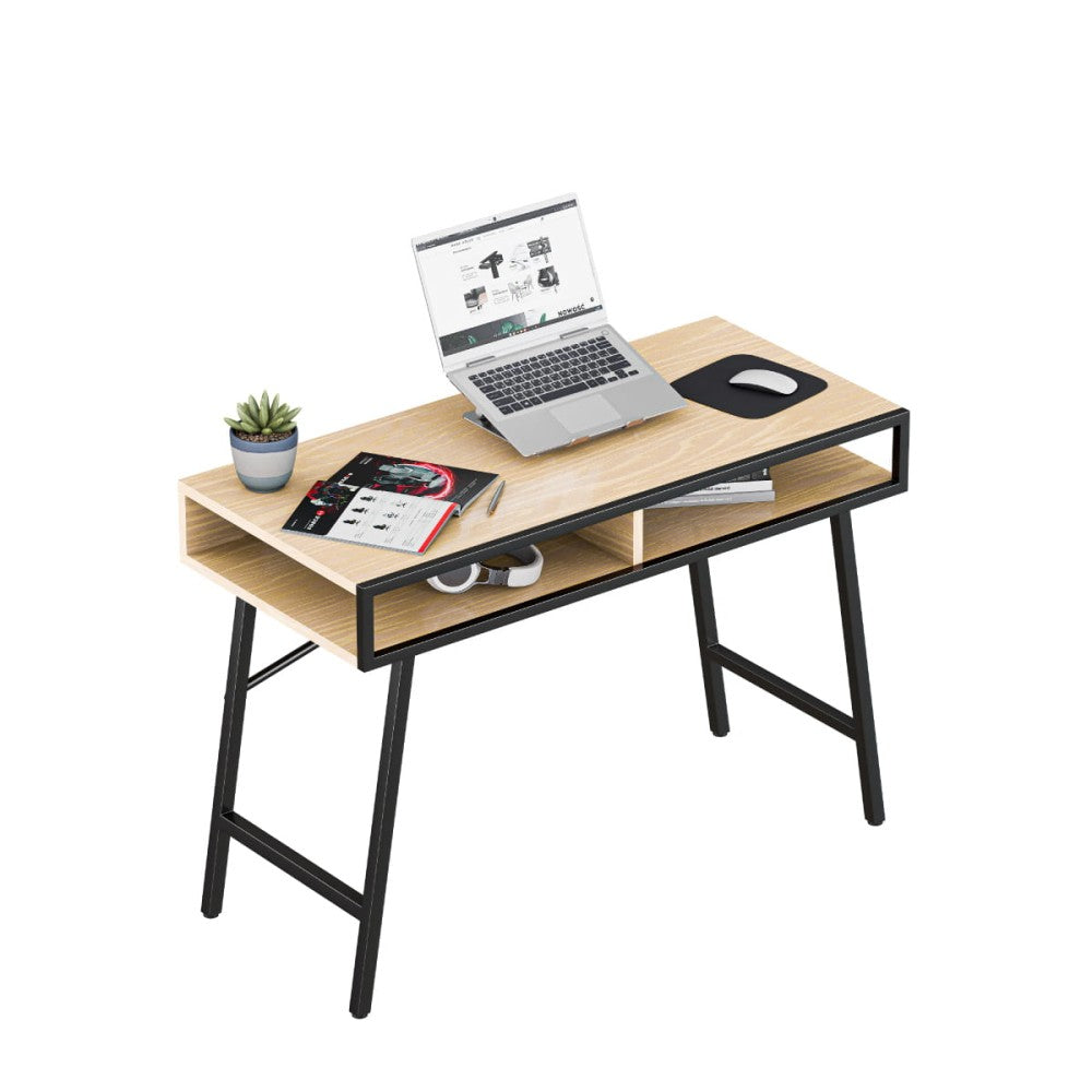 Mark Adler Leader 4.2 skrivebord 110 cm med integrerte hyller – frontvisning