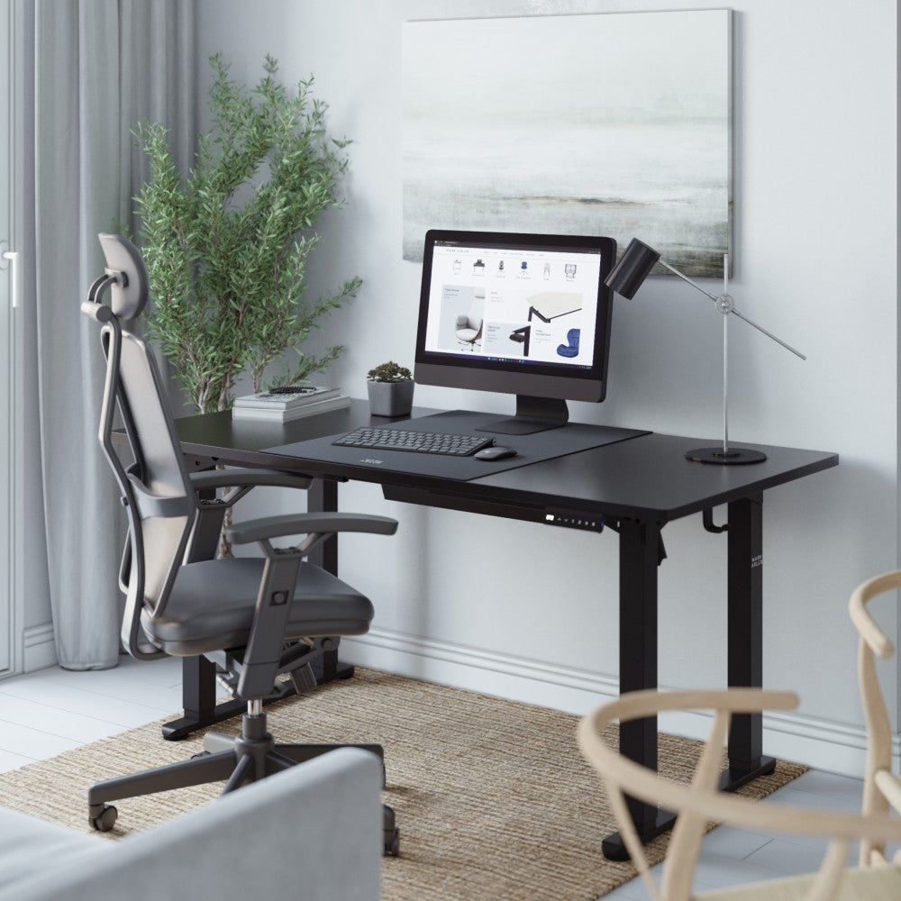 Leader 9.3 svart skrivebord 160 cm – sidevisning elektrisk søyle